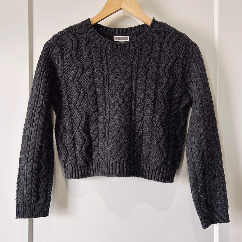 Chelsea28 charcoal grey cropped cable knit sweater size XS